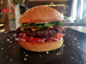 Mehr über den Artikel erfahren Das Geheimnis des Bayerischen BBQ: Darum wird der Wild West Burger als der BESTE im Fichtelgebirge bezeichnet